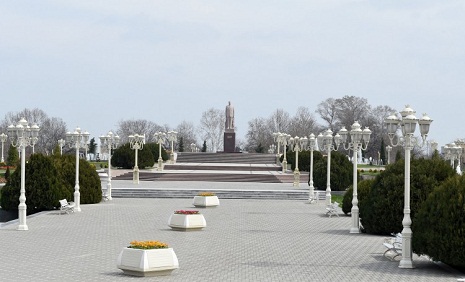 President Ilham Aliyev visits statue of national leader Heydar Aliyev in Barda - PHOTOS